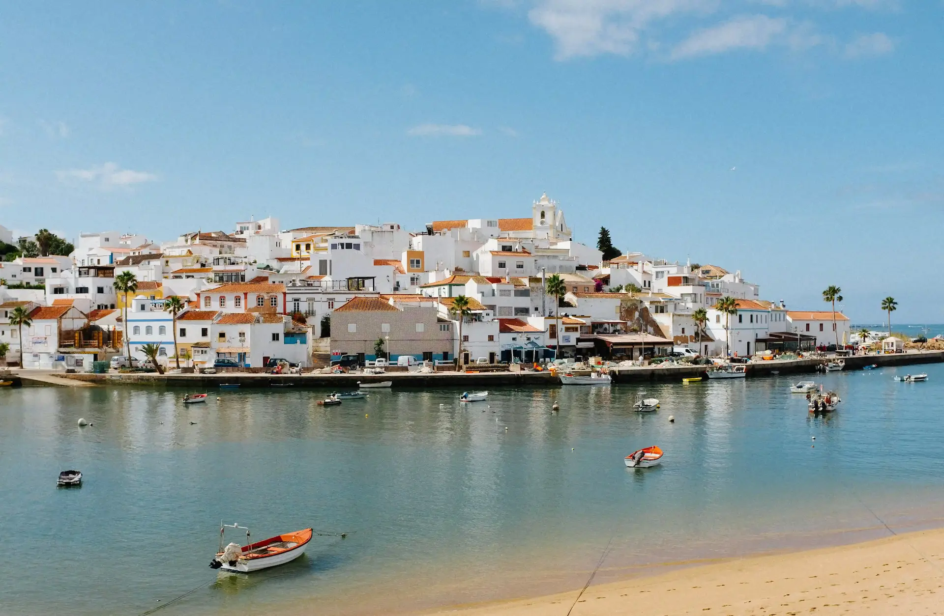 <h3 style="text-align: center;"><strong>Top Hotels for a Cheap Holiday</strong></h3>