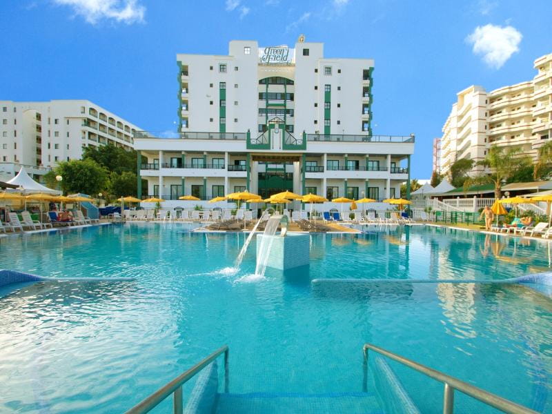 Green Field Aparthotel