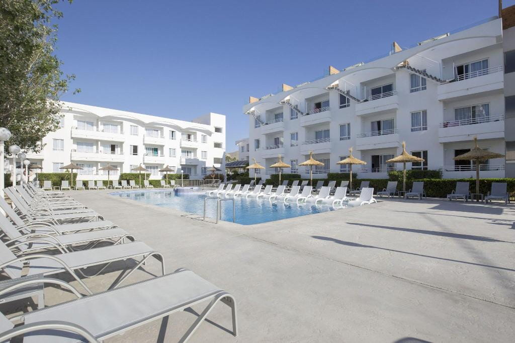 Hobby Club Apartments