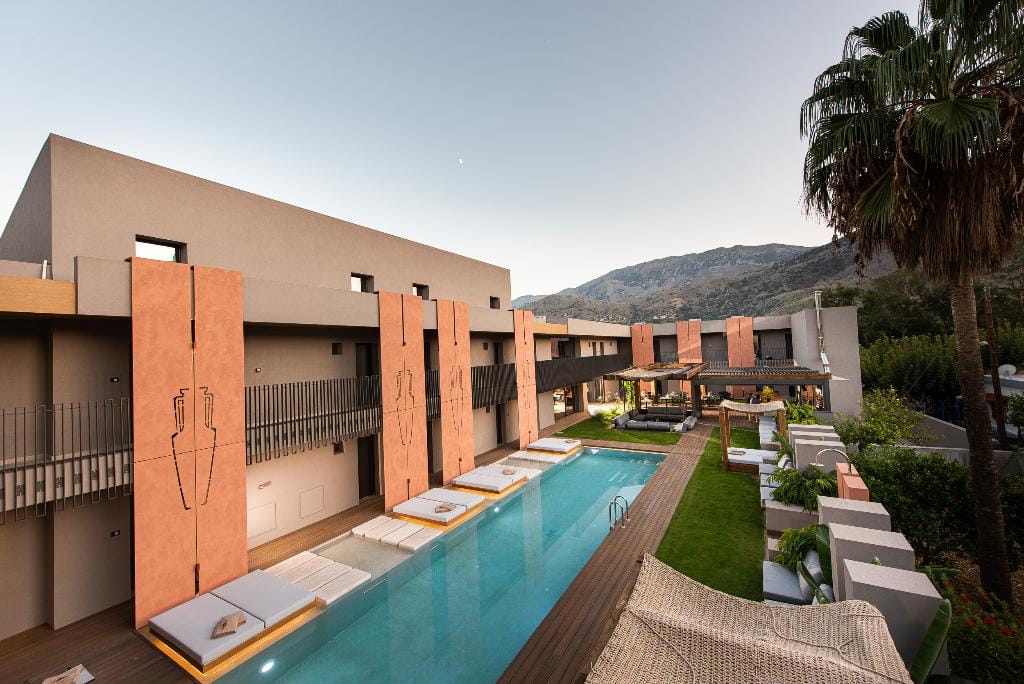 Pilot Amphora Boutique Hotel