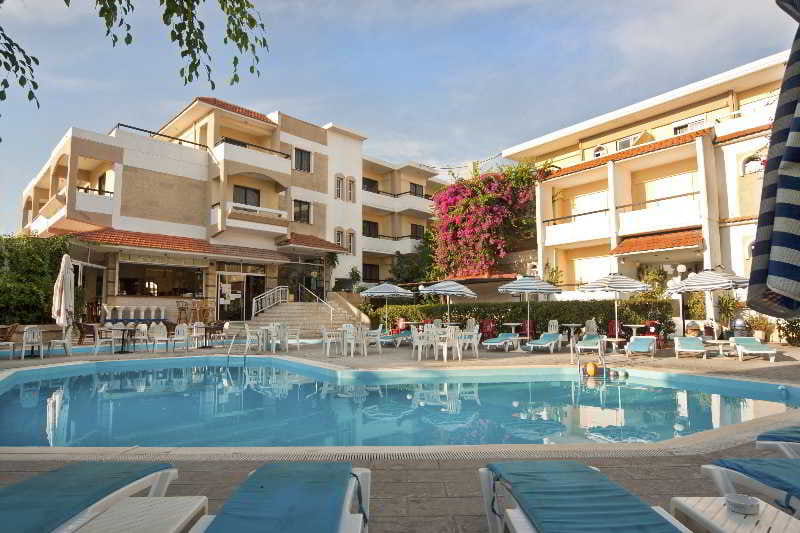 Kassandra  Family Aparthotel and SPA