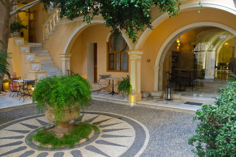 Casa Delfino Suites Hotel