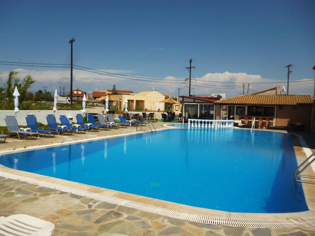 Alexis Pool Apartments