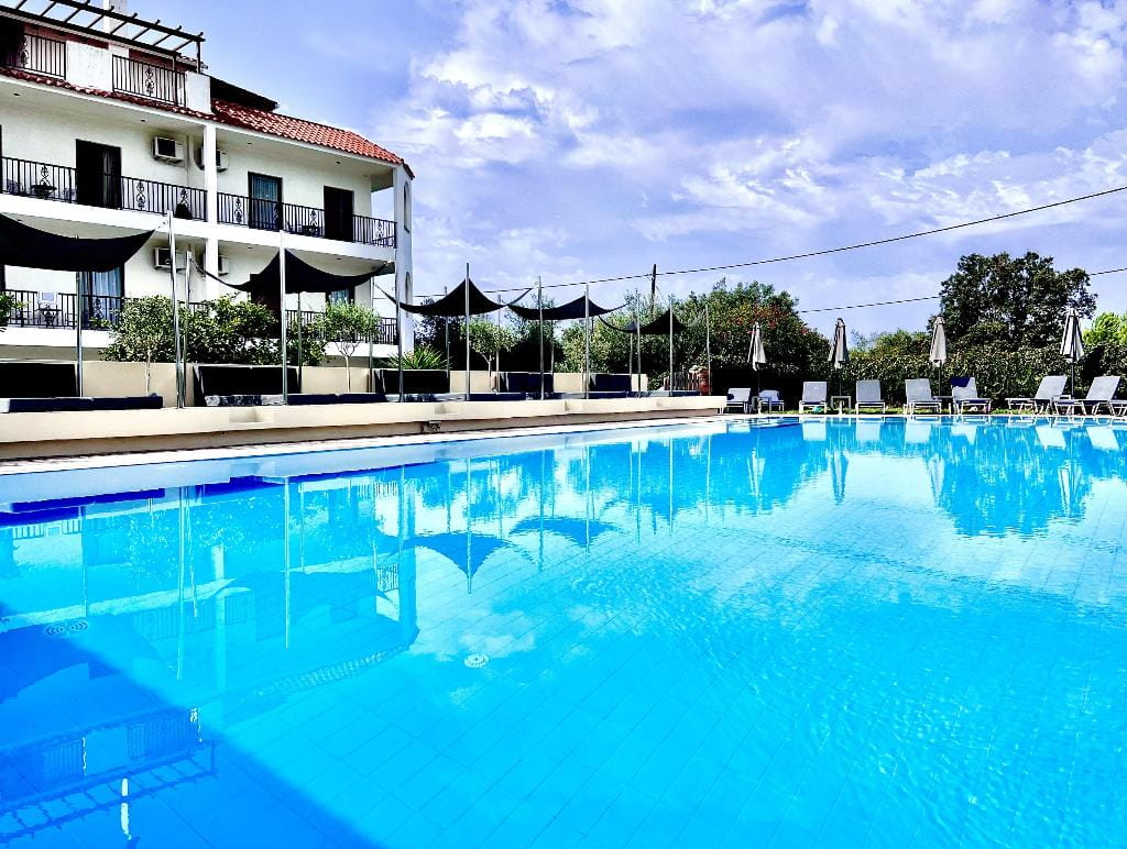 Bruskos Hotel & Suites