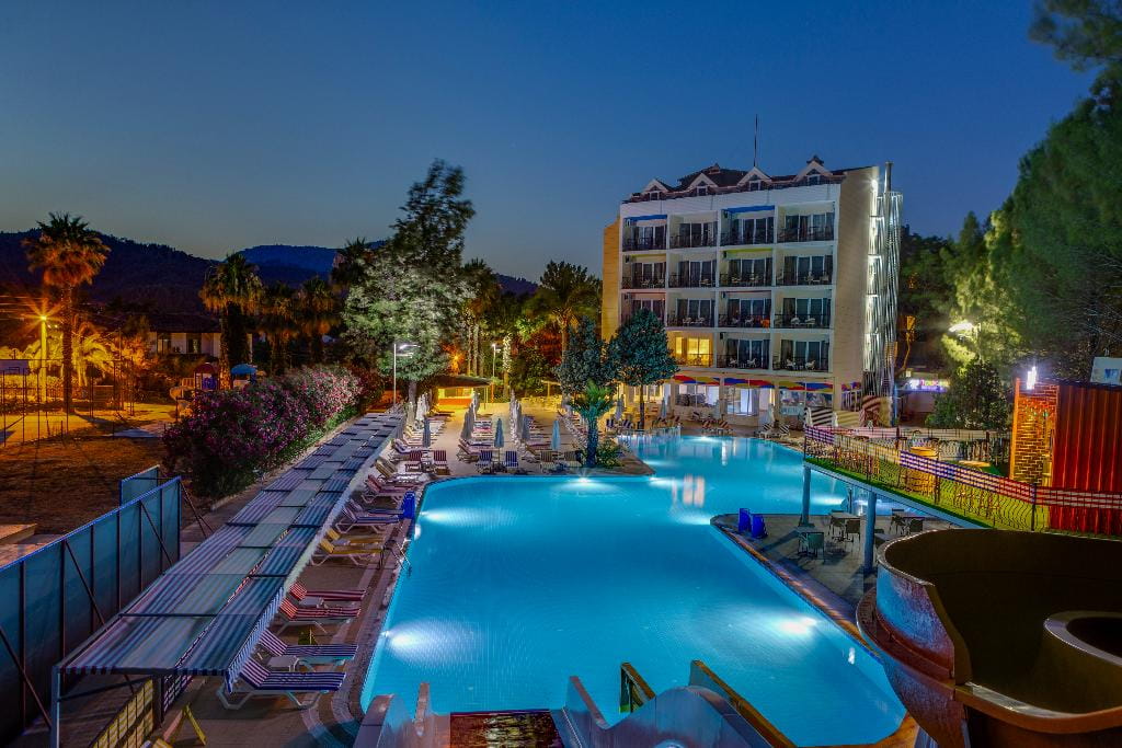 Smart Voxx Resort Hotel