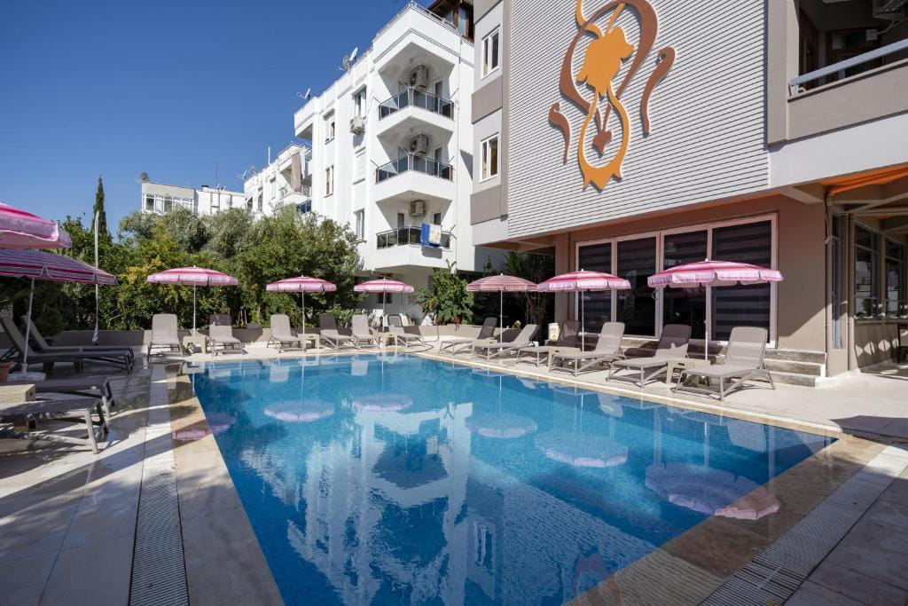 Dionisus Hotel Lara