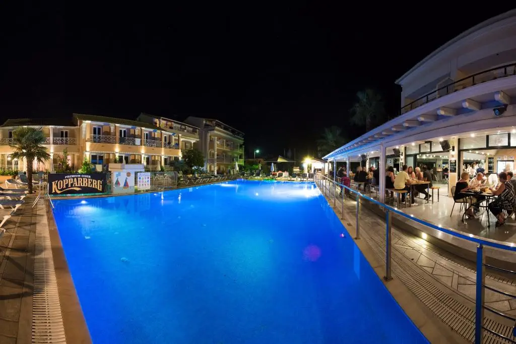 Kavos Plaza