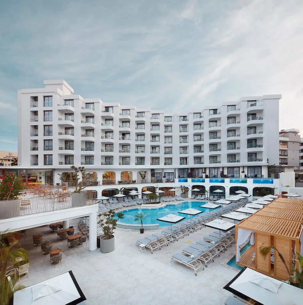 Lalila Blue Suites