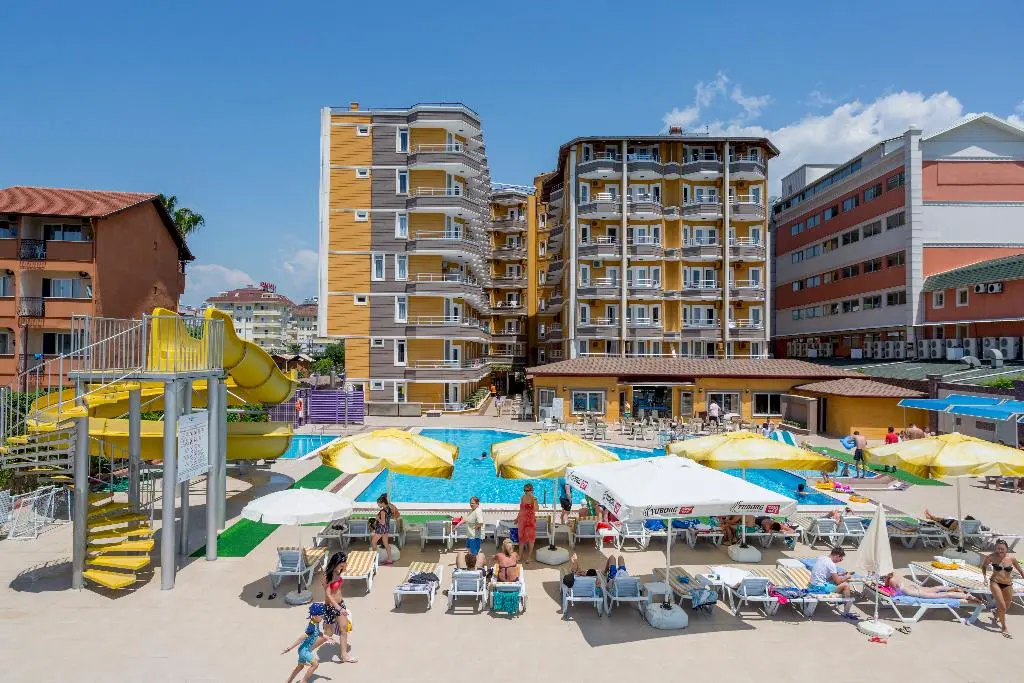 Clover Magic Garden Beach