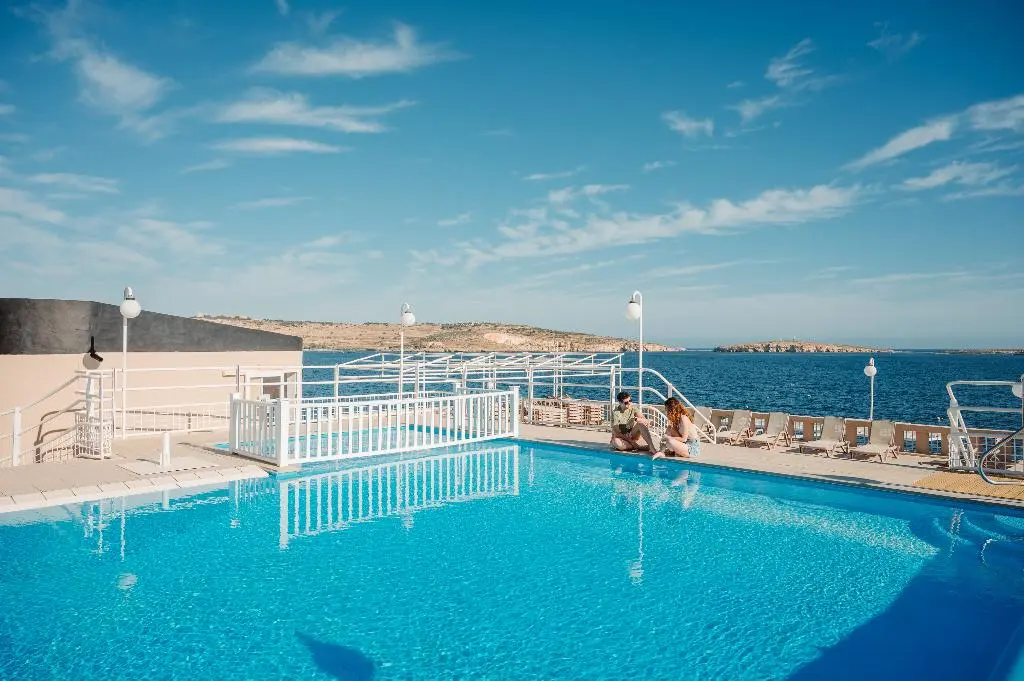 Gillieru Harbour Hotel
