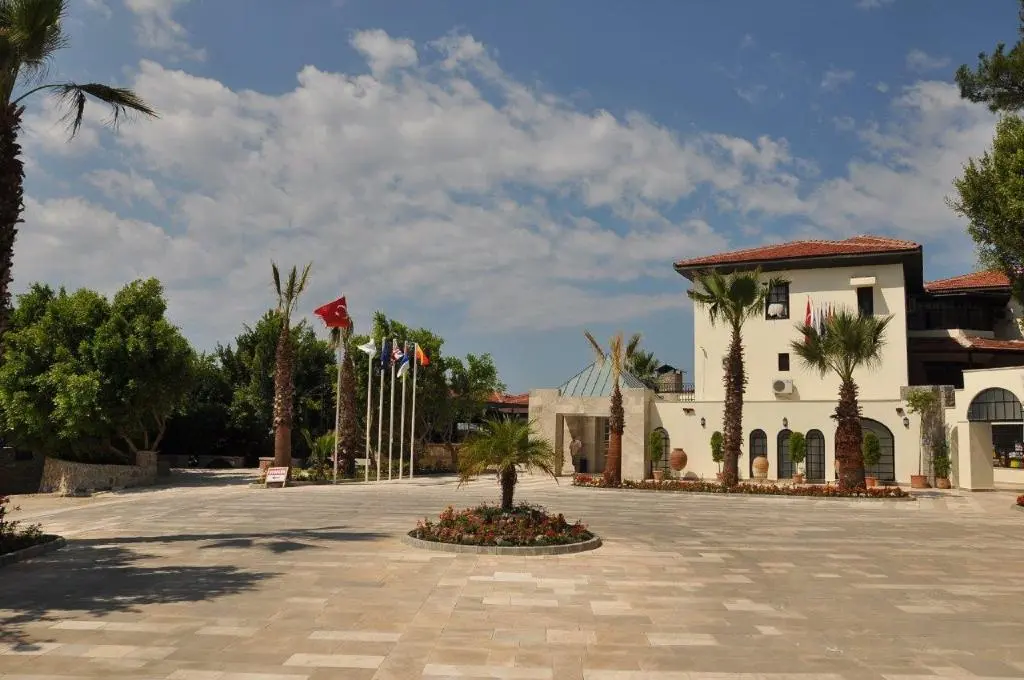 Nicholas Park Hotel