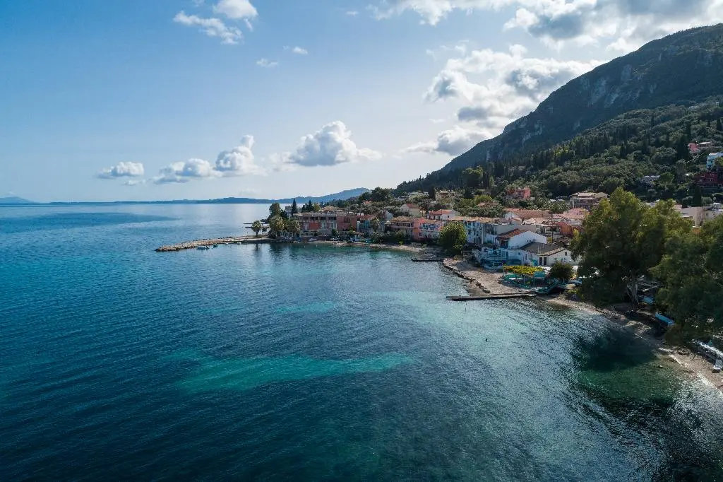 Bella Vista Beach Hotel & Studios