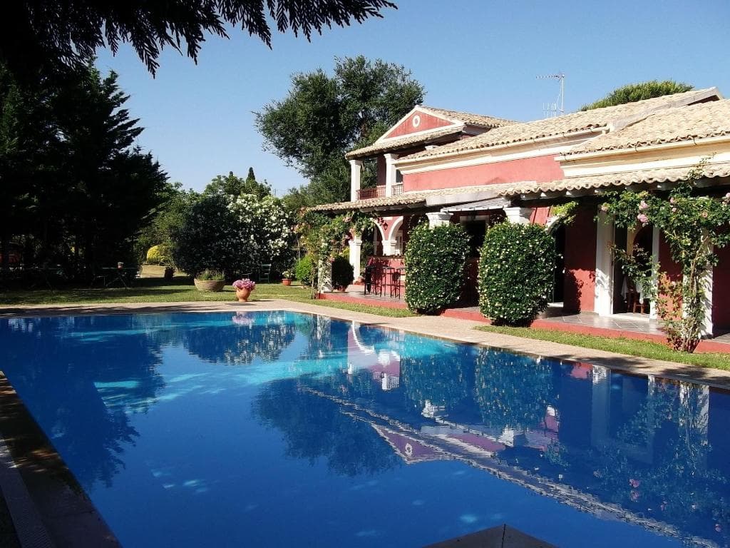 Villa De Loulia Hotel