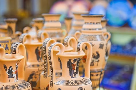 Hunt For Souvenirs In The Square